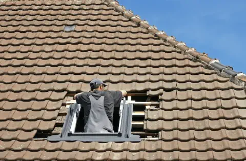 Pose de velux - La Lucerne-d'Outremer